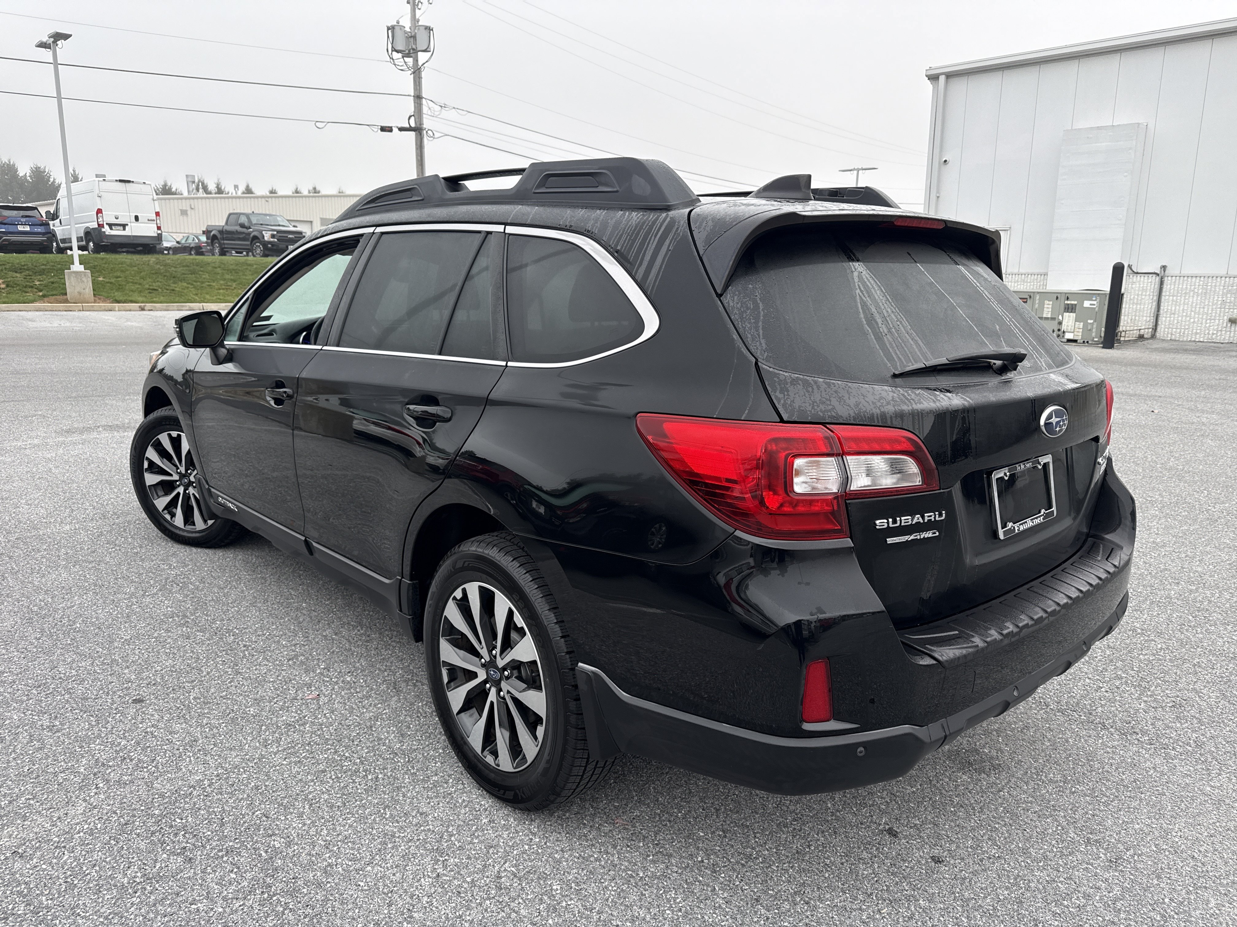 Used 2017 Subaru Outback 2.5i Limited AWD/4WD image 5