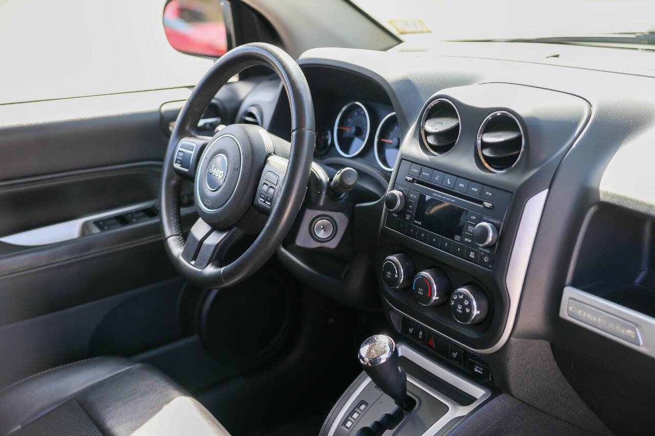 Used 2014 Jeep Compass Latitude w/ Sun/Sound Group image 10