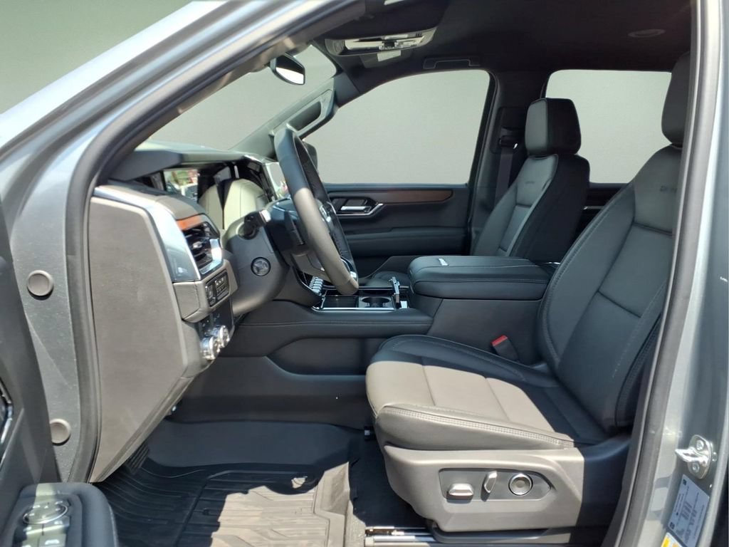New 2026 GMC Yukon Denali w/ LPO, Floor Liner Package AWD/4WD image 4