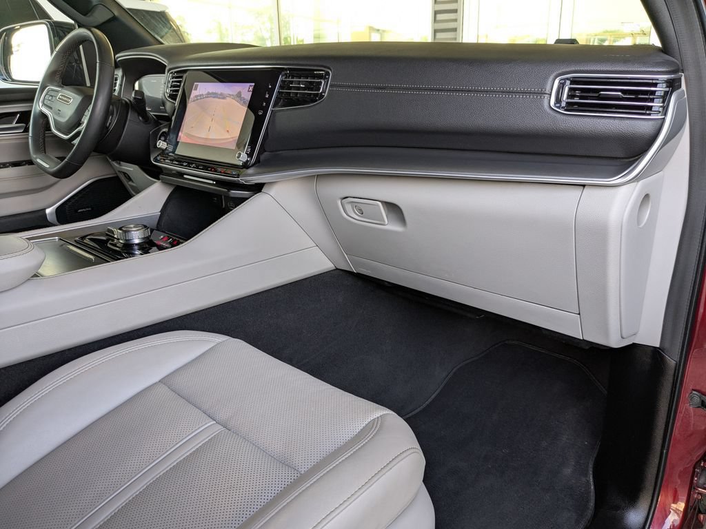 Used 2025 Jeep Wagoneer L 4WD image 5
