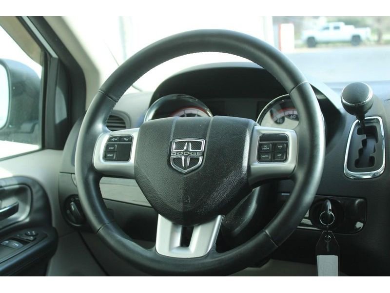 Used 2015 Dodge Grand Caravan American Value Package w/ UConnect Hands-Free Group image 16