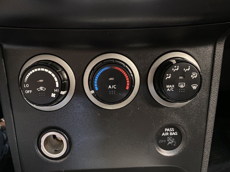 Used 2013 Nissan Rogue SV AWD/4WD image 34