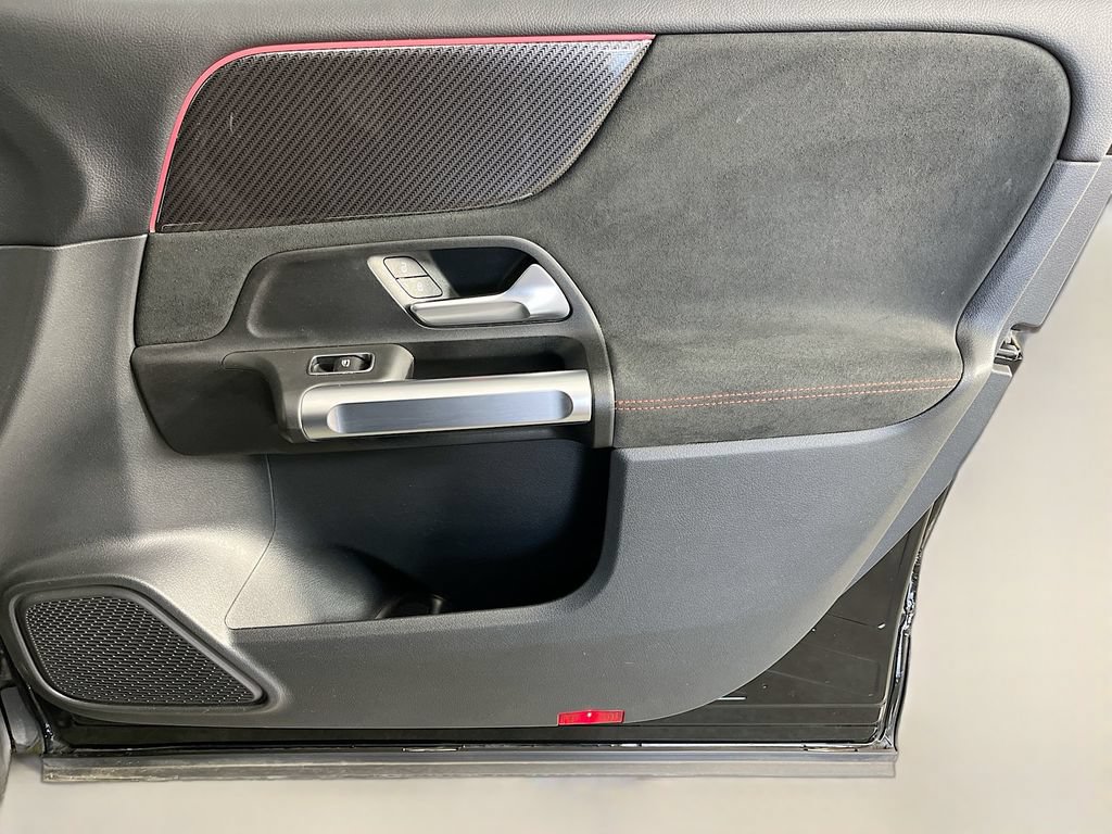 Used 2022 Mercedes-Benz GLB 250 w/ AMG Line image 37