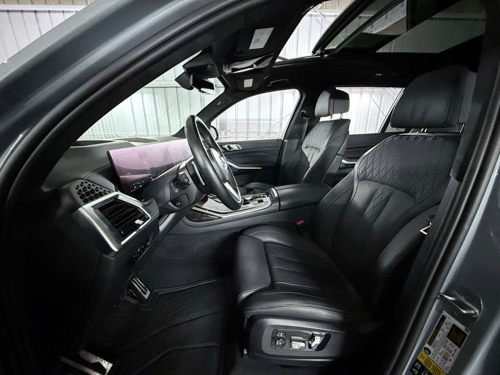 Used 2023 BMW X7 xDrive40i w/ M Sport Package image 17