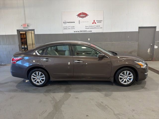 Used 2015 Nissan Altima 2.5 S w/ Power Driver Seat Package FWD image 2
