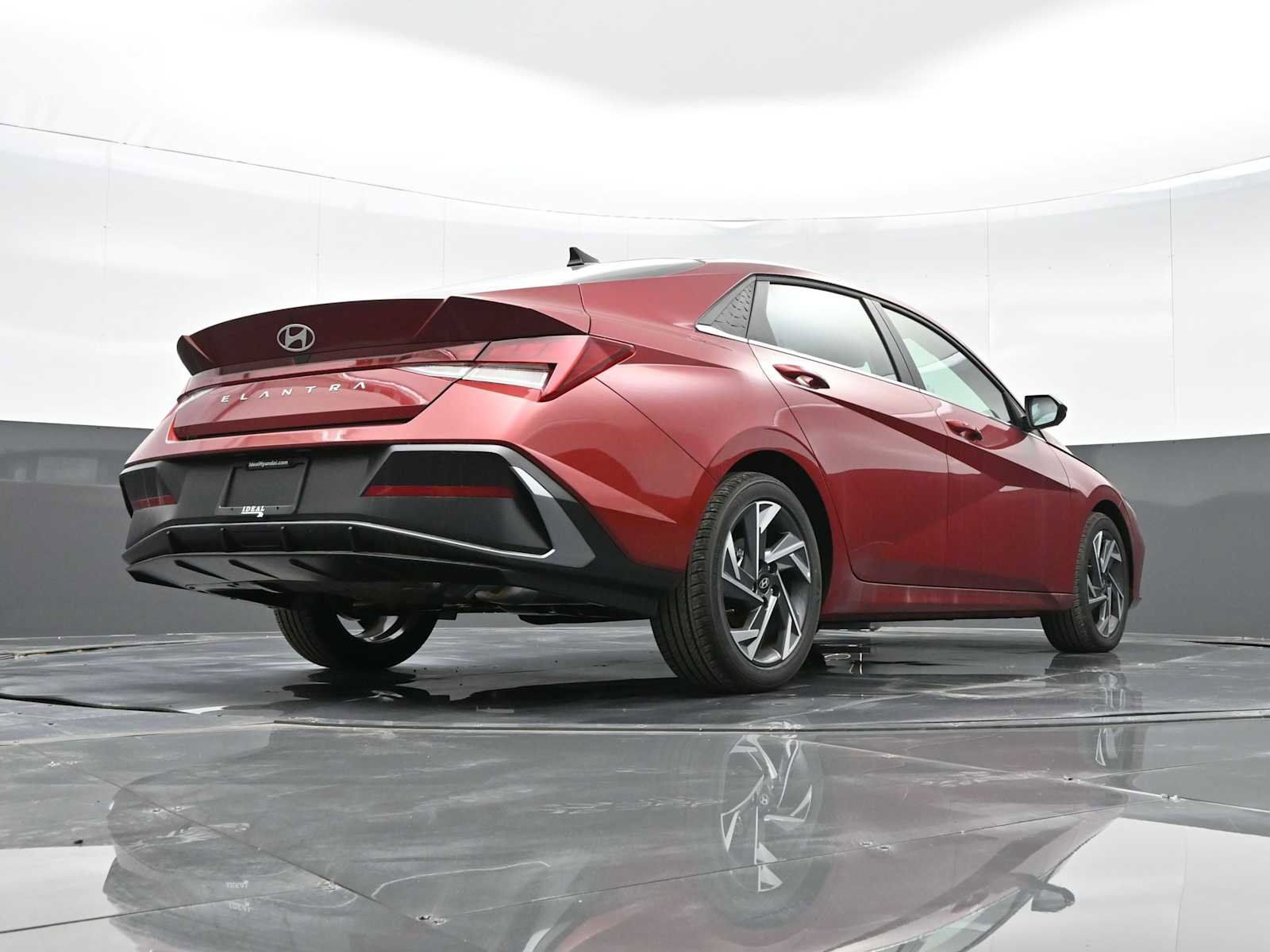 Certified 2024 Hyundai Elantra SEL w/ Convenience Package image 32