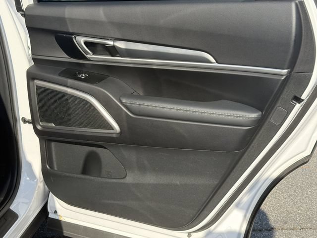 Used 2022 Kia Telluride LX AWD/4WD image 16
