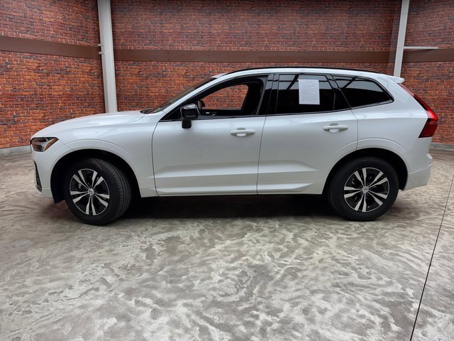Used 2024 Volvo XC60 B5 Core image 2