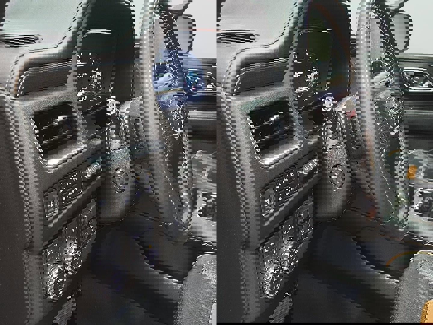 Used 2024 GMC Yukon AT4 image 8