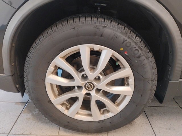 Used 2020 Nissan Rogue SV image 12