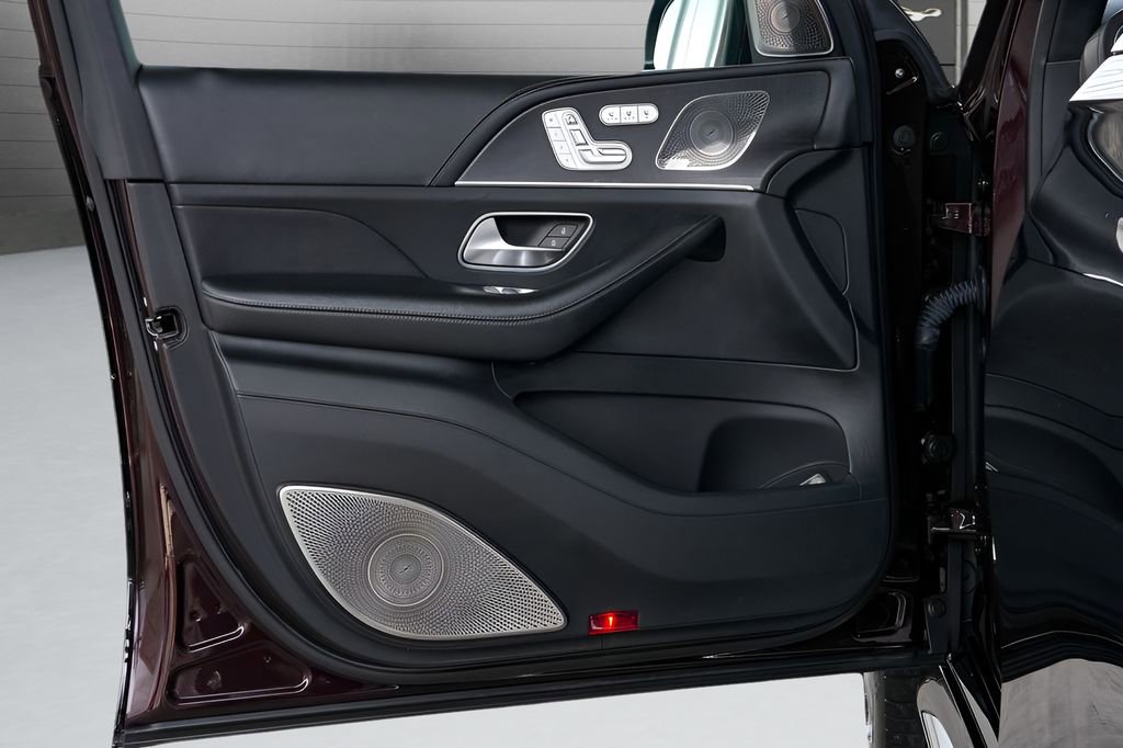 Used 2023 Mercedes-Benz Maybach GLS 600 4MATIC image 73