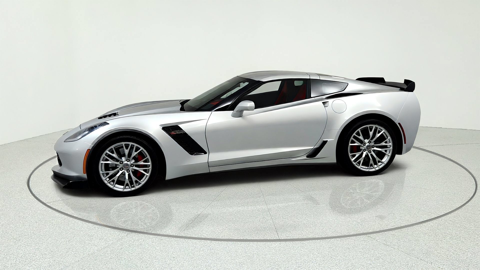 Certified 2015 Chevrolet Corvette Z06 w/ 3LZ Preferred Equipment Group RWD image 2