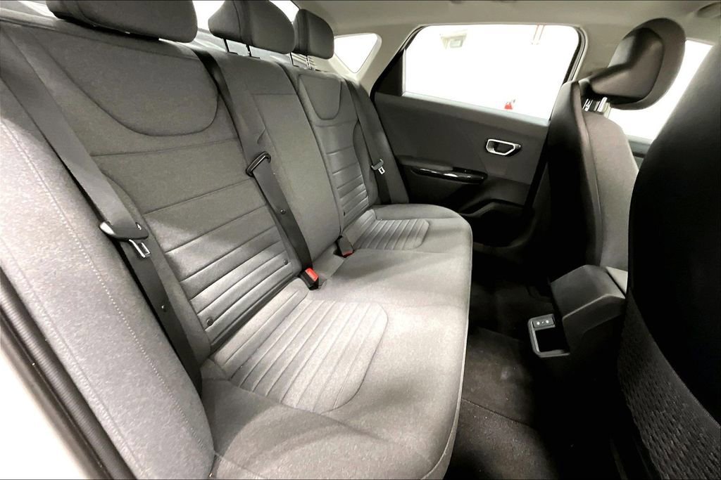 Used 2025 Kia K4 EX FWD image 35