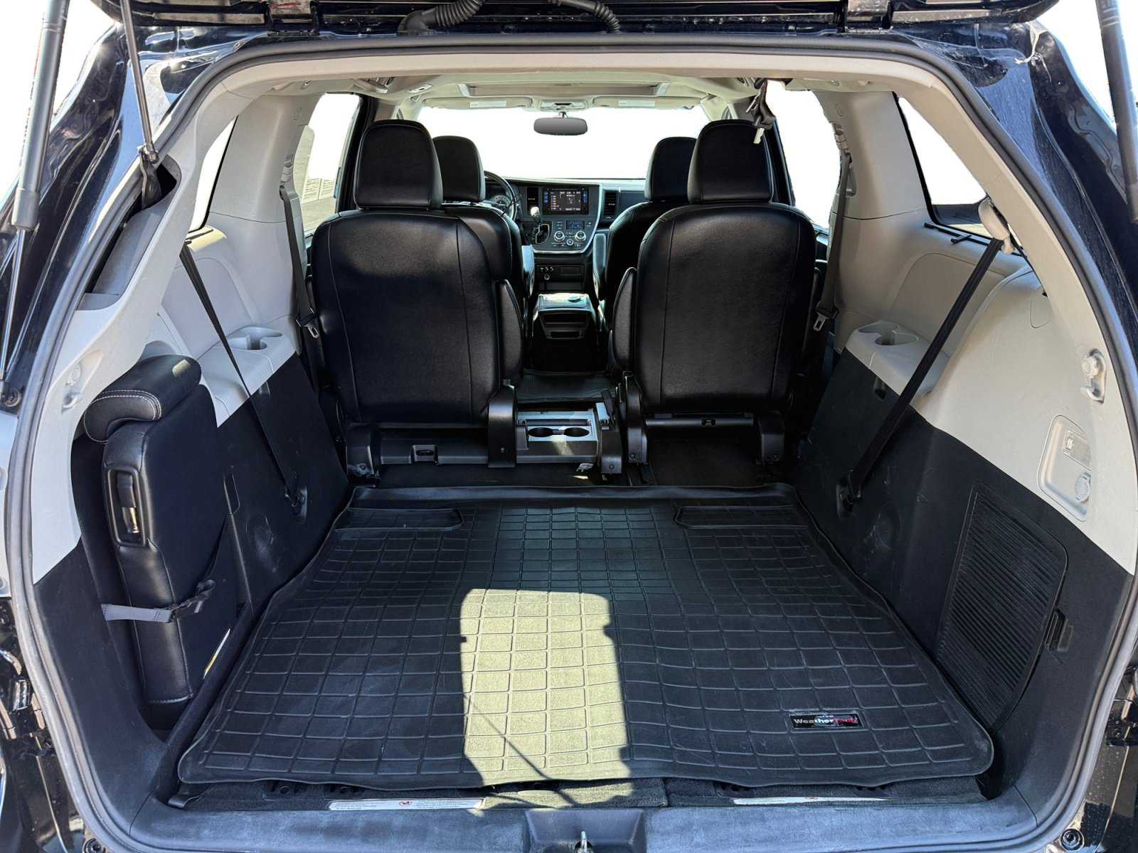 Used 2015 Toyota Sienna SE w/ SE Preferred Package FWD image 17