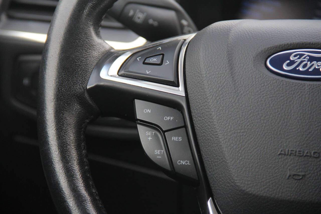 Used 2022 Ford Edge Titanium image 17