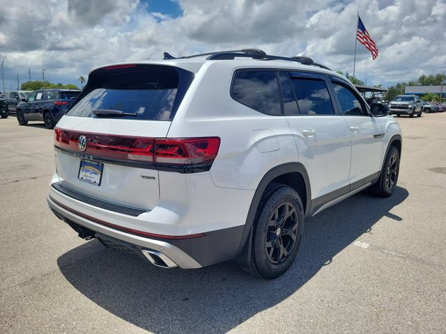 Used 2024 Volkswagen Atlas Peak Edition SEL AWD/4WD image 4