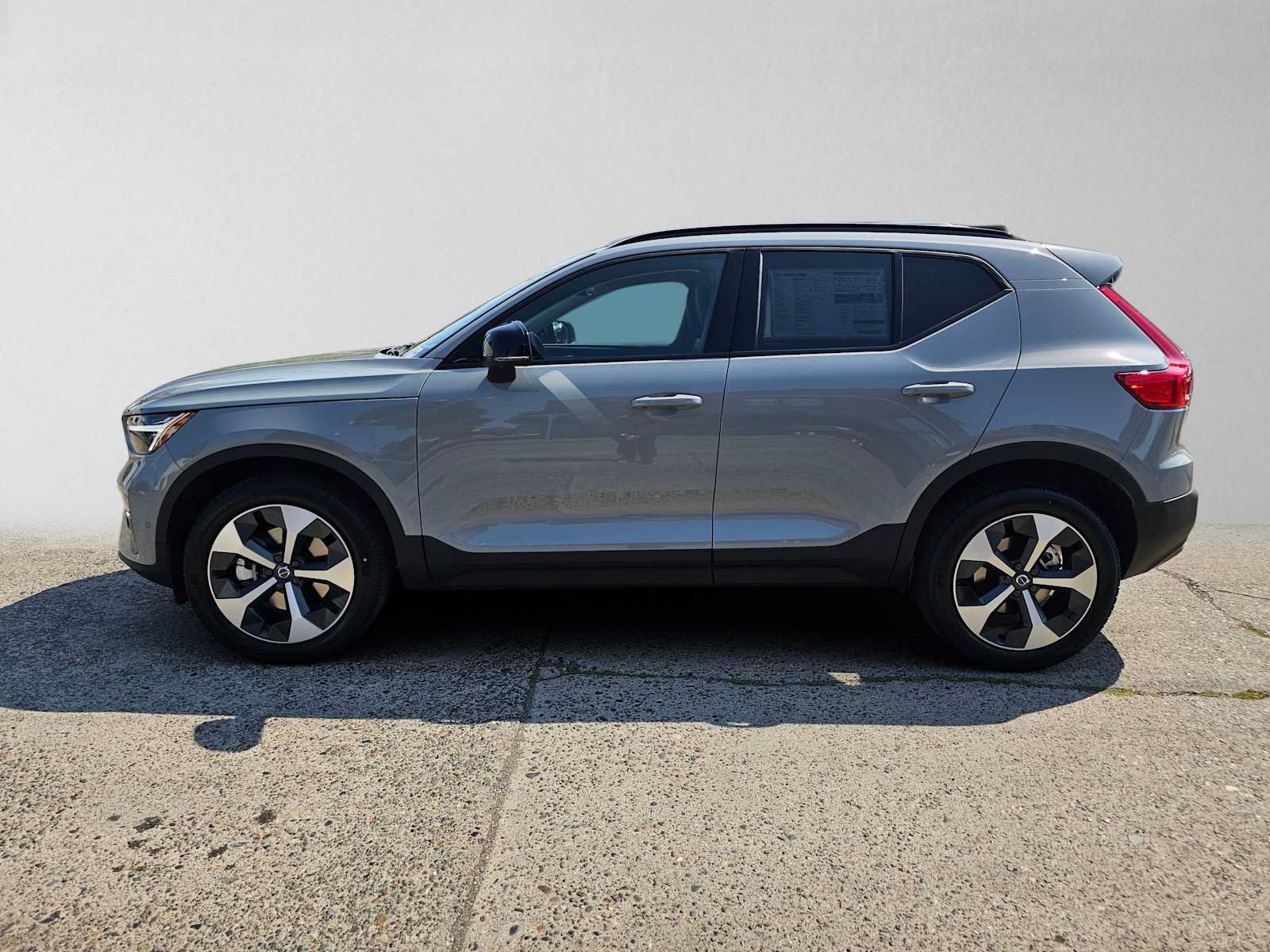 New 2026 Volvo XC40 B5 Plus w/ Protection Package Premier AWD/4WD image 6