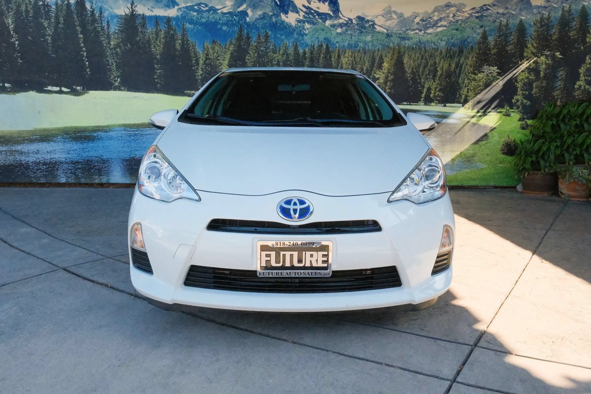 Used 2014 Toyota Prius C Three FWD image 2