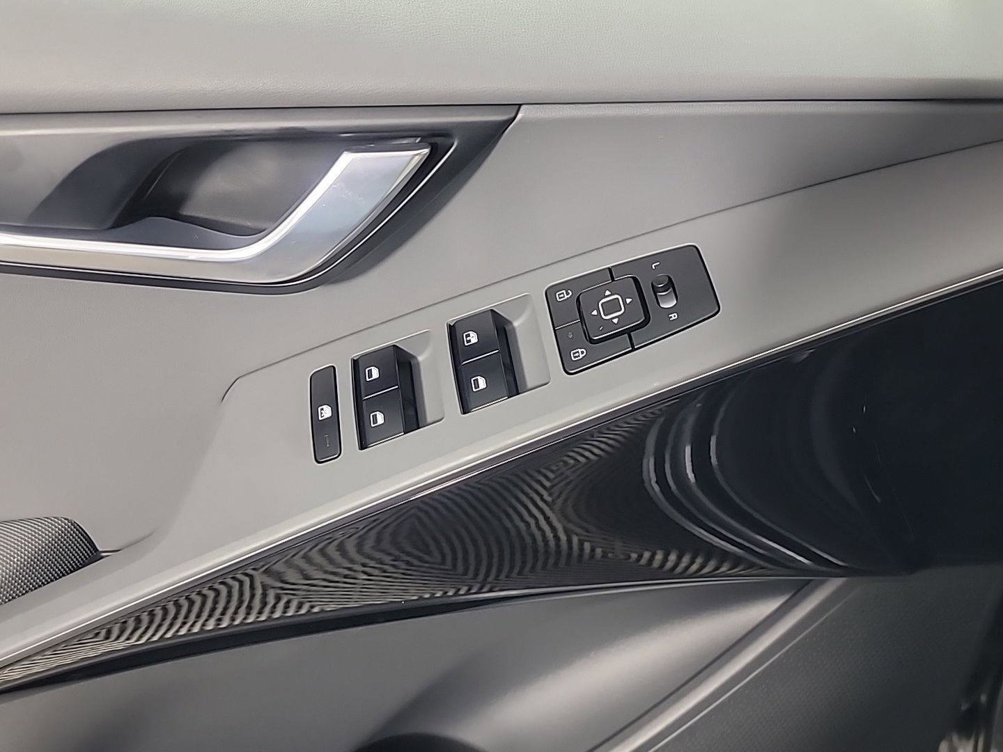 Used 2025 Kia Niro EX image 34