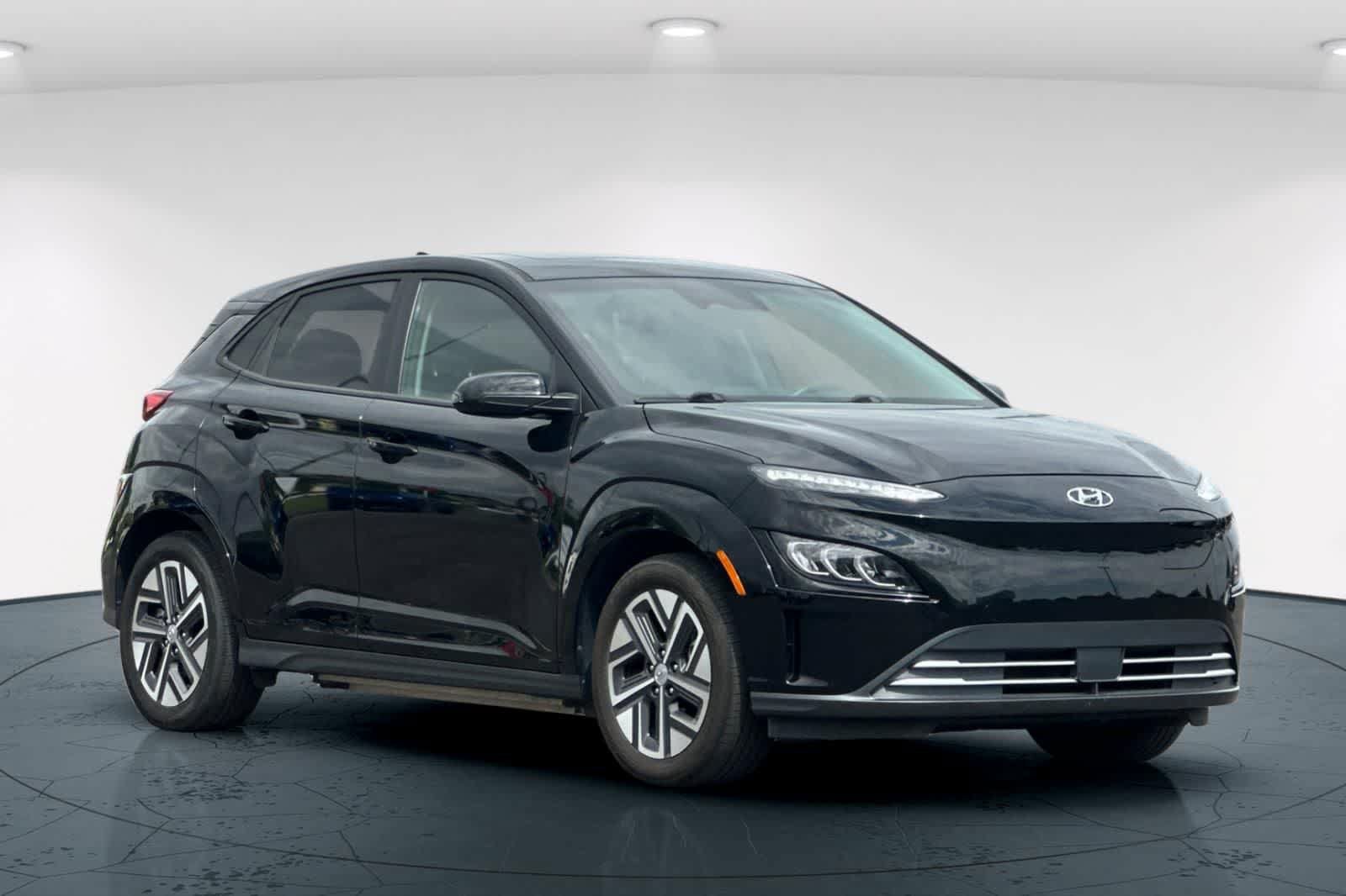 Used 2023 Hyundai Kona Limited w/ Cargo Package FWD image 5