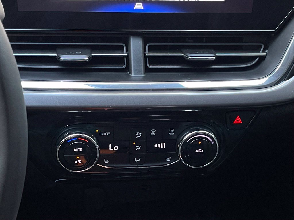 Used 2025 Chevrolet Trax ACTIV FWD image 19