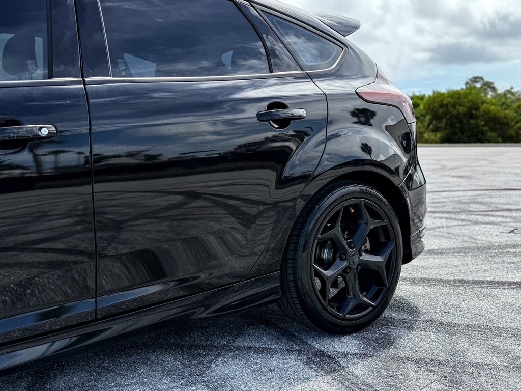 Used 2017 Ford Focus ST image 20