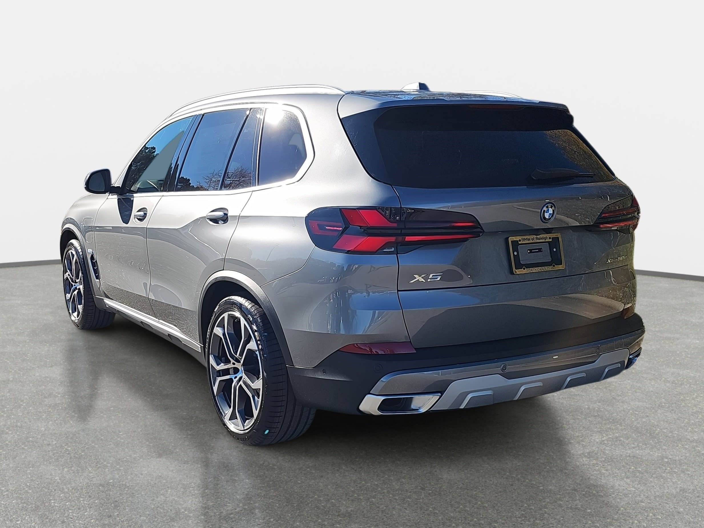 New 2026 BMW X5 xDrive50e w/ Climate Comfort Package image 7