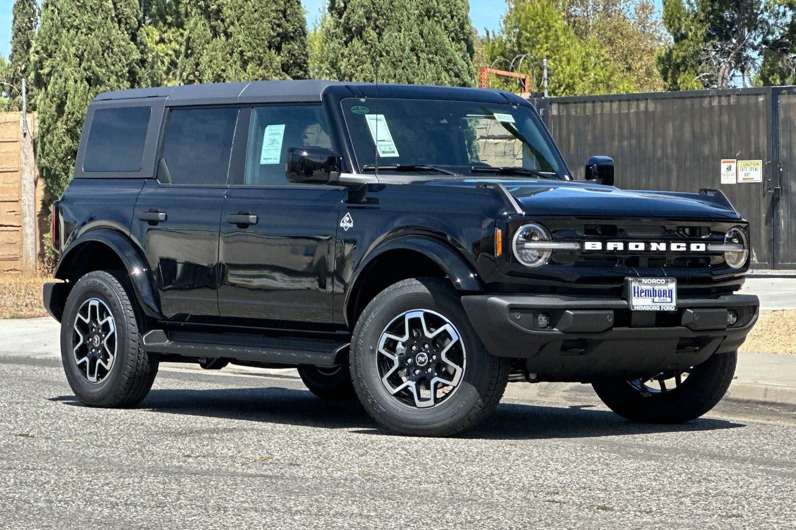 New 2026 Ford Bronco Outer Banks AWD/4WD image 2