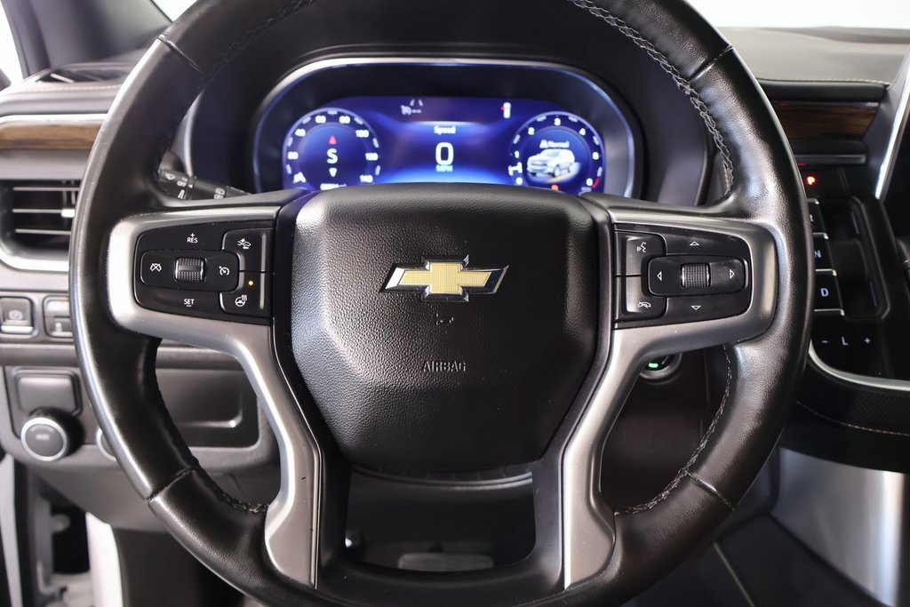Used 2023 Chevrolet Suburban Premier image 3