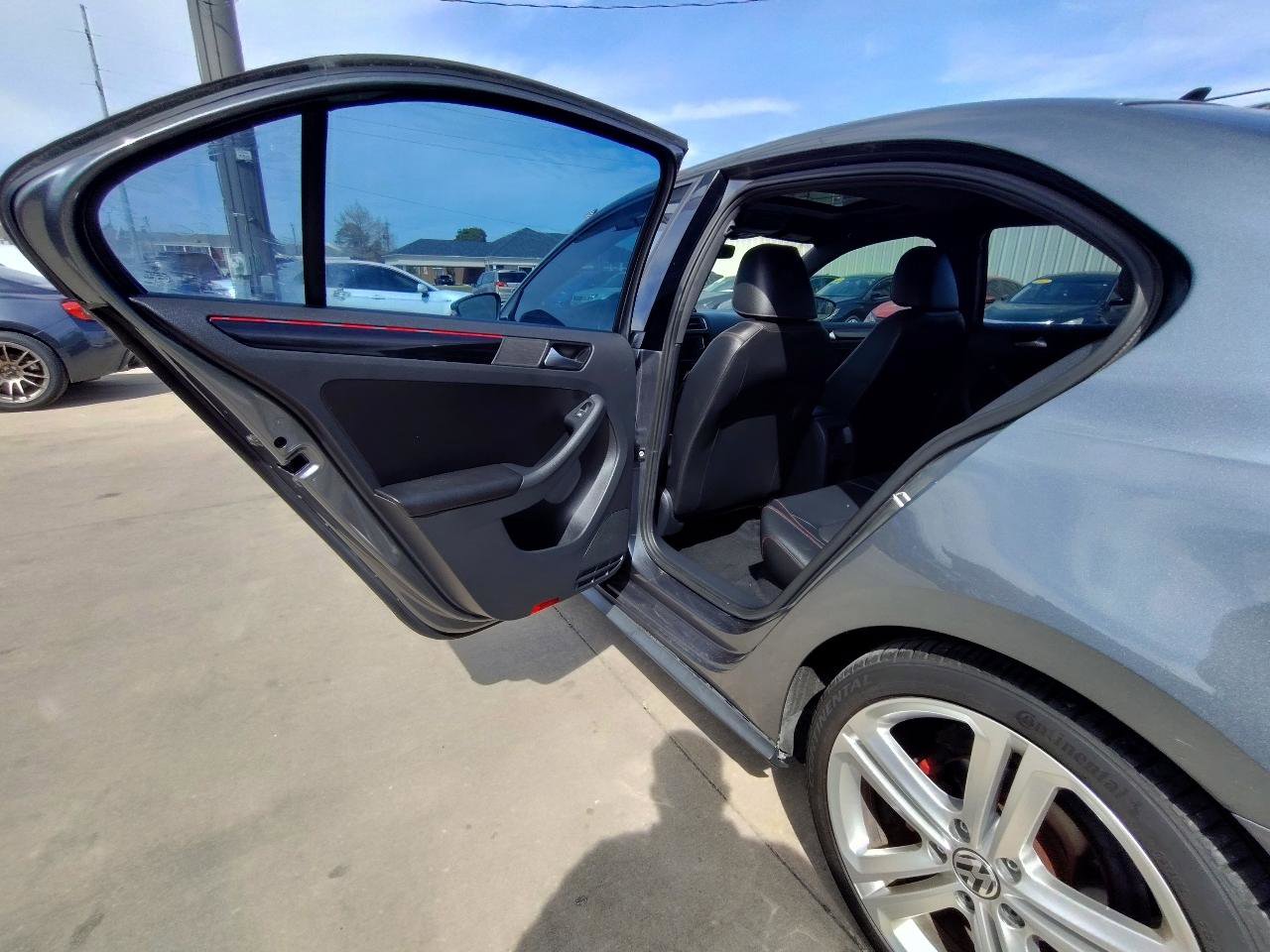 Used 2017 Volkswagen Jetta GLI FWD image 31