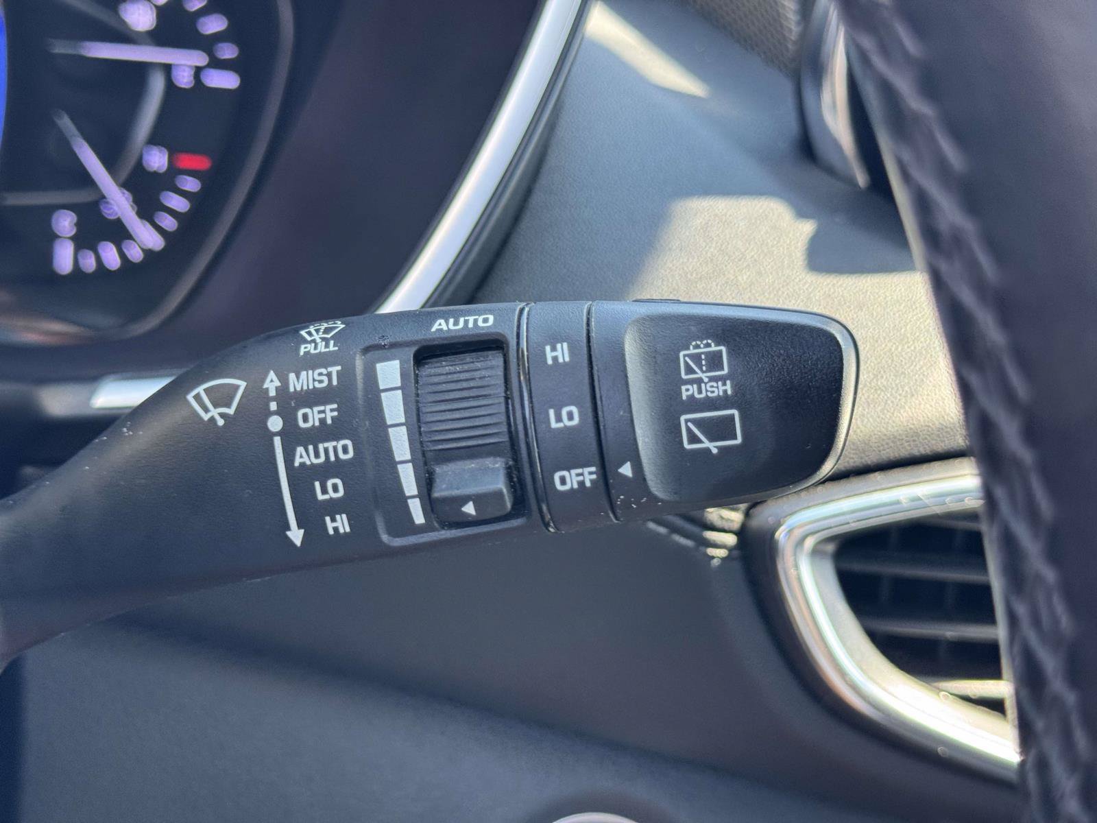 Used 2020 Hyundai Santa Fe Limited AWD/4WD image 22