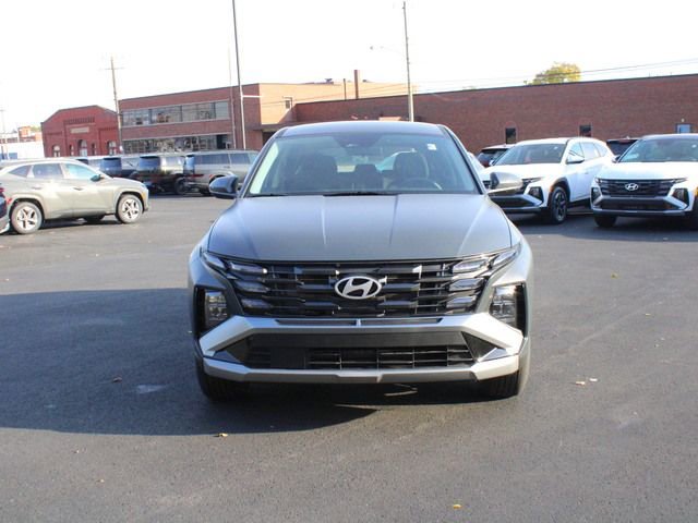 Used 2025 Hyundai Tucson SE AWD/4WD image 2