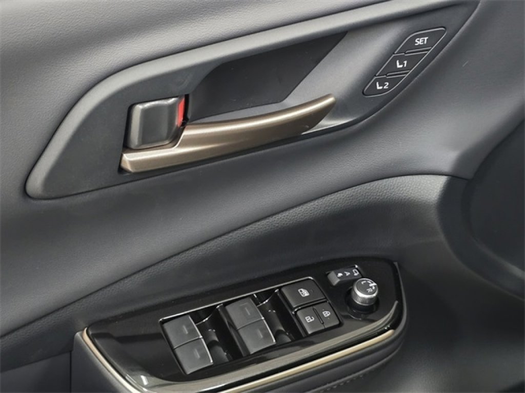 New 2025 Toyota Crown Signia image 26