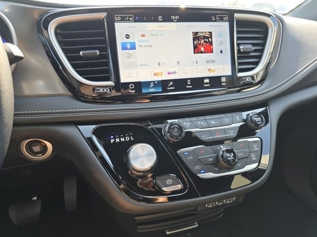 New 2025 Chrysler Pacifica Select w/ Fav Edition Package image 31