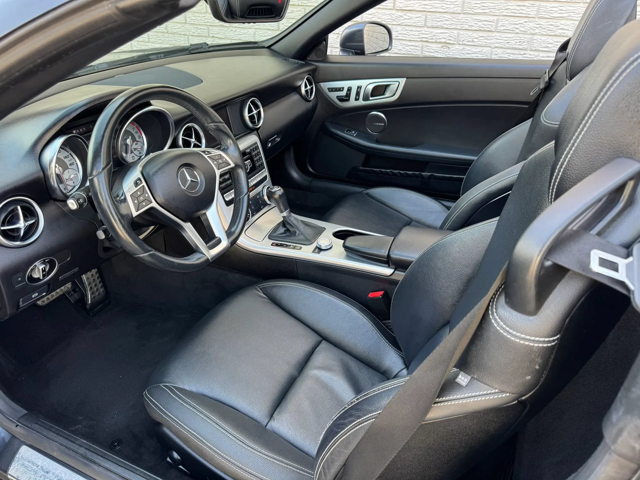 Used 2015 Mercedes-Benz SLK 250 image 25
