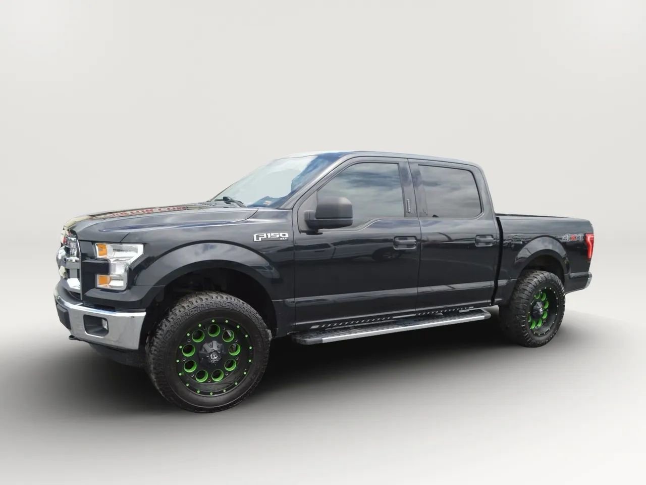 Used 2015 Ford F150 XLT image 2