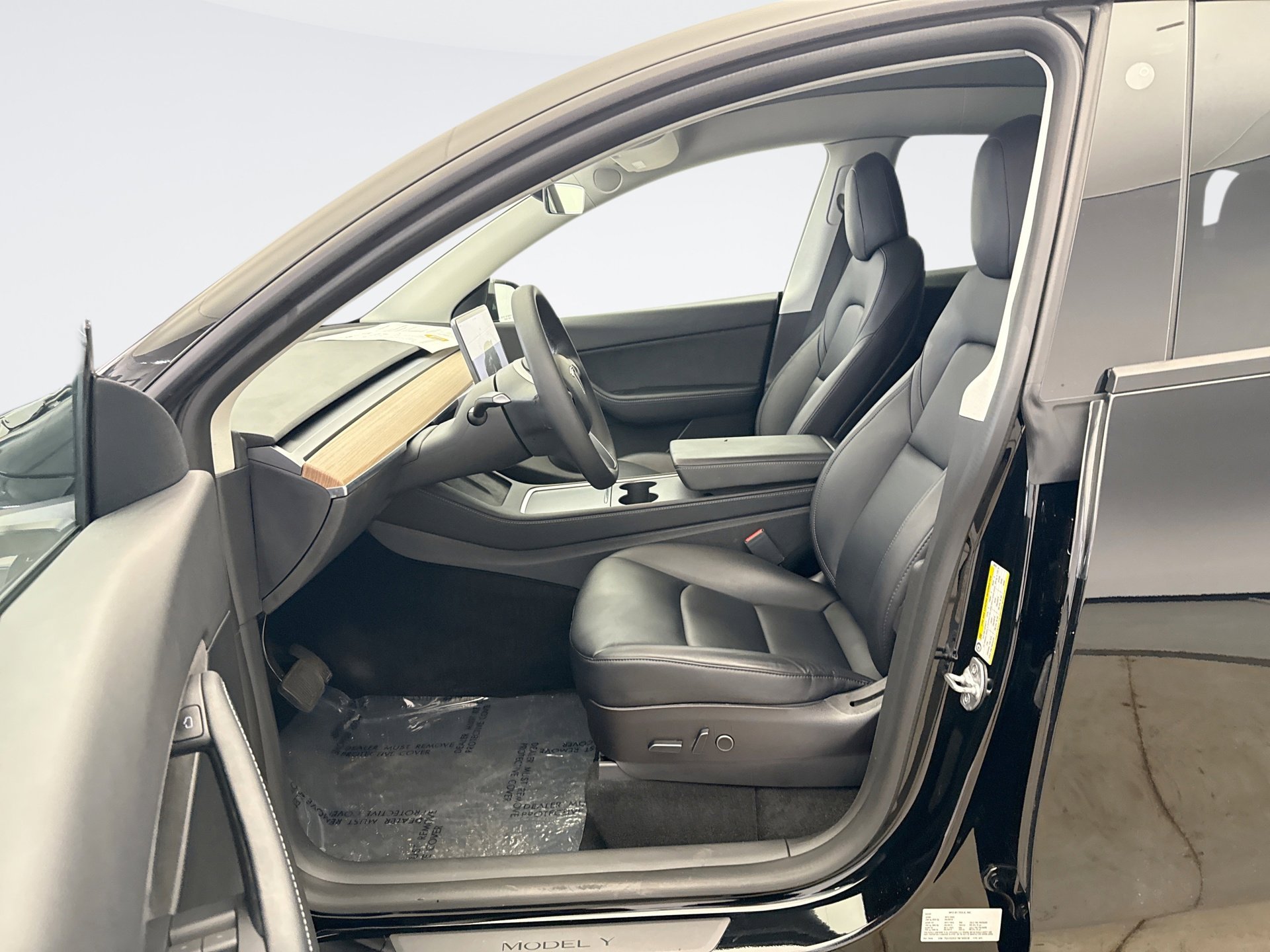 Used 2022 Tesla Model Y Long Range image 10