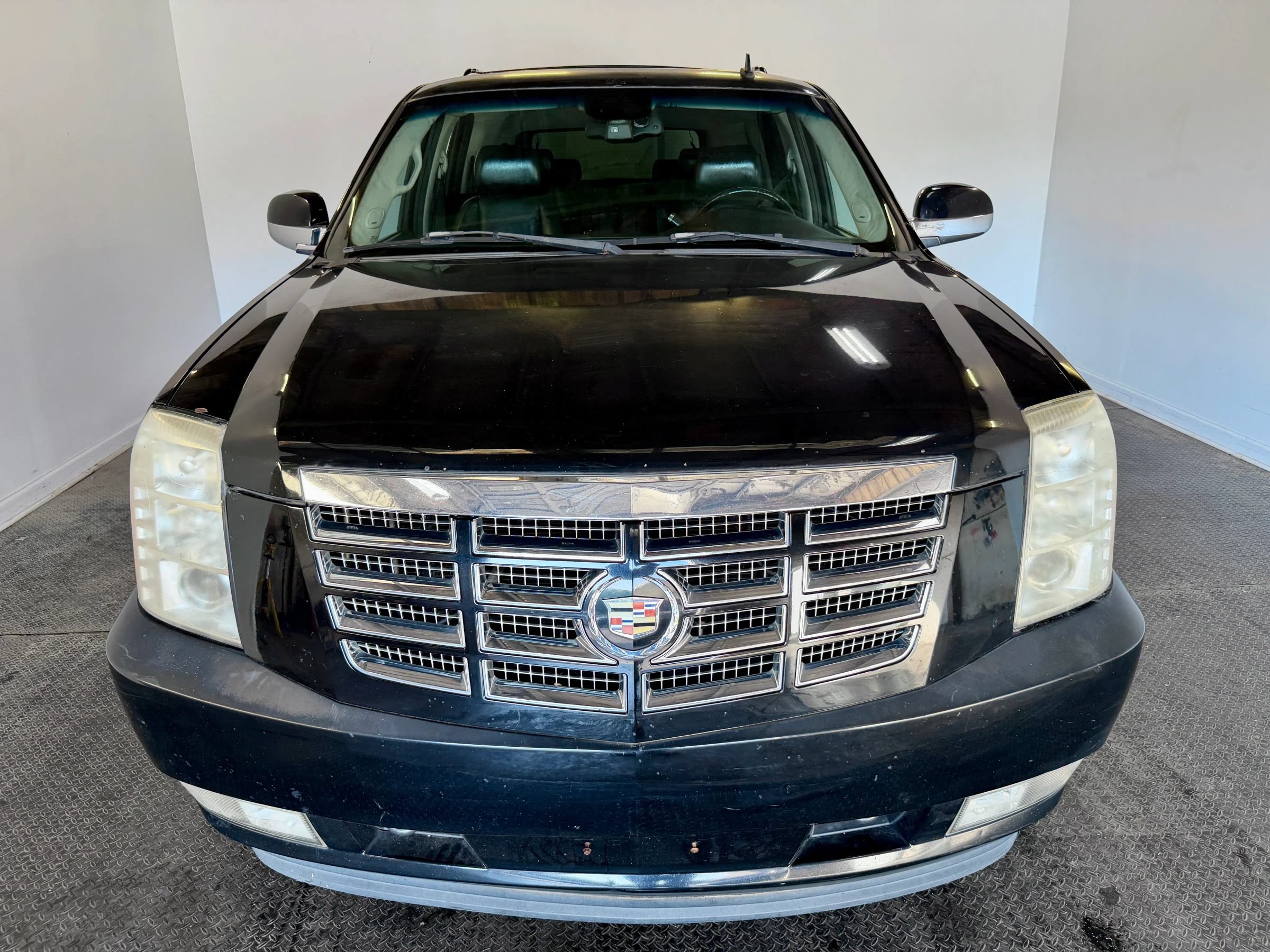 Used 2008 Cadillac Escalade AWD image 3