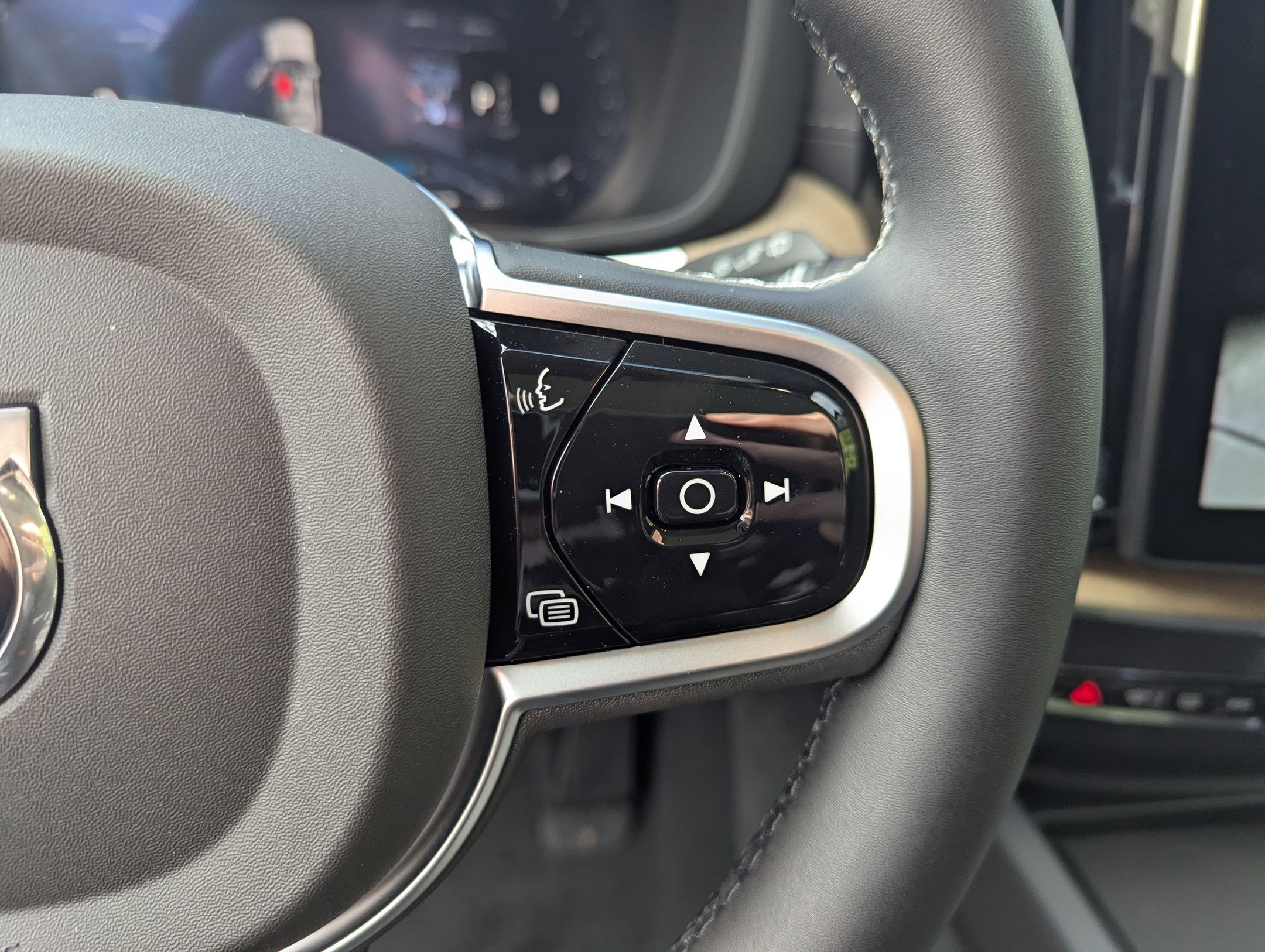 New 2026 Volvo XC60 B5 Ultra w/ Protection Package Premier image 12