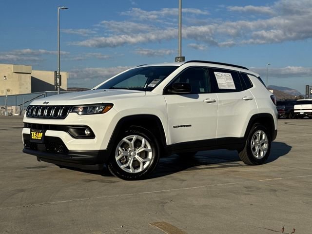 Used 2024 Jeep Compass Latitude image 2