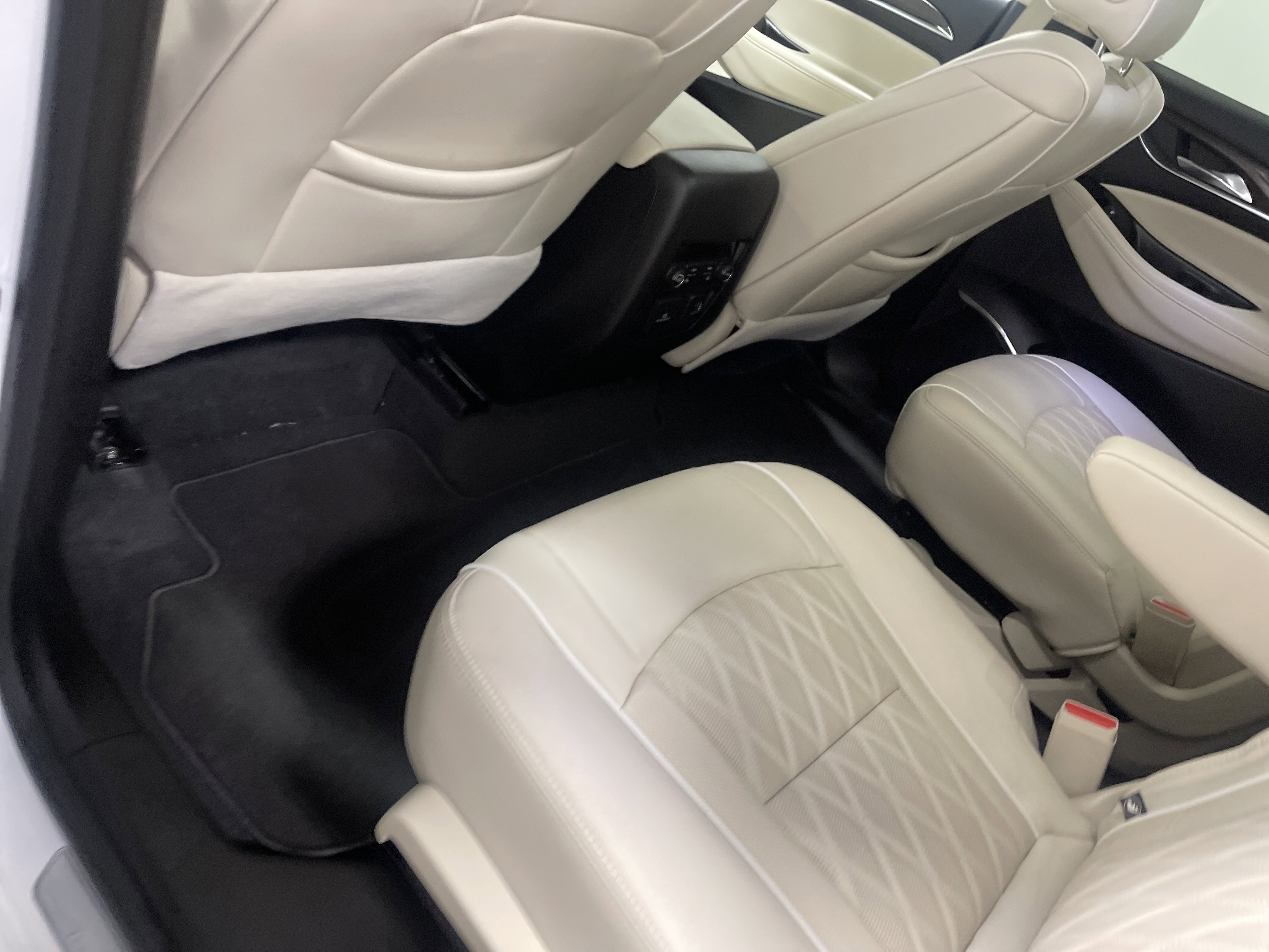 Used 2023 Buick Enclave Avenir w/ Avenir Technology Package AWD/4WD image 17