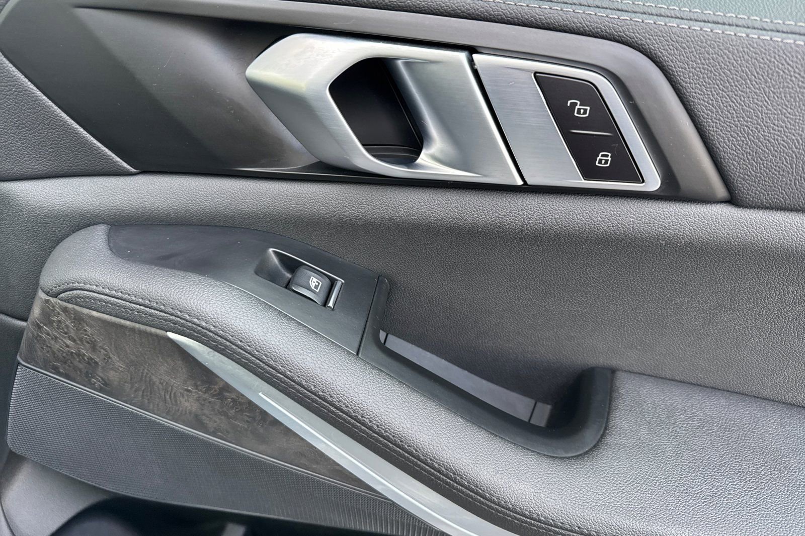 Used 2022 BMW X5 xDrive40i w/ Parking Assistance Package image 33