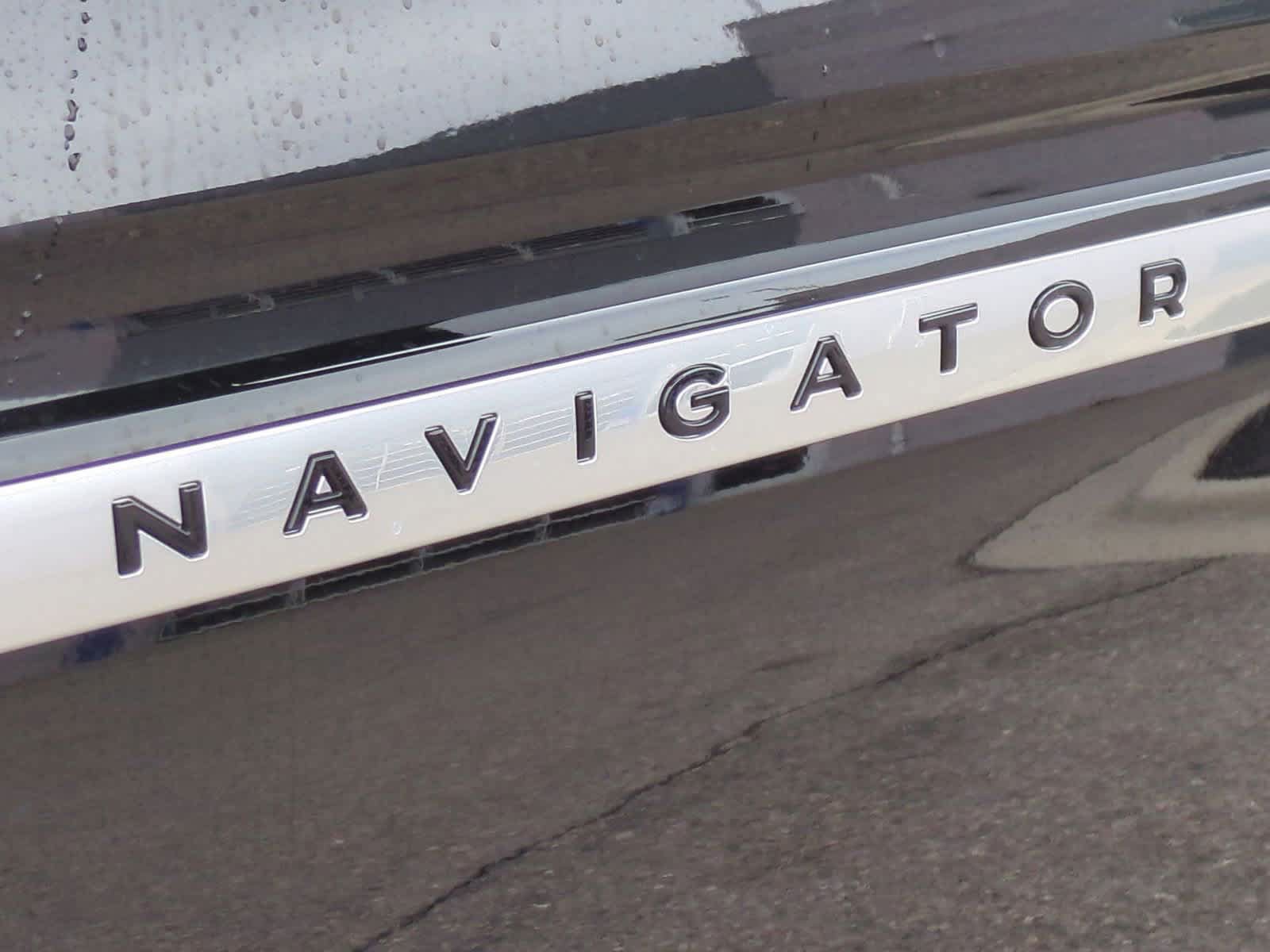 Used 2025 Lincoln Navigator Reserve AWD/4WD image 13