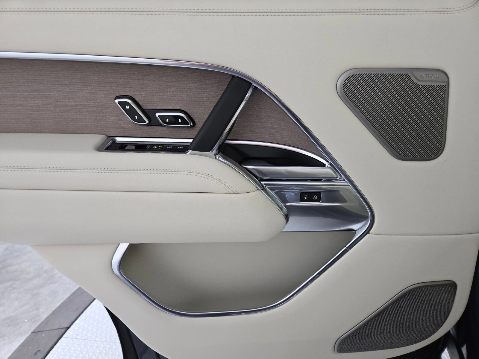 New 2026 Land Rover Range Rover Long Wheelbase Autobiography AWD/4WD image 21