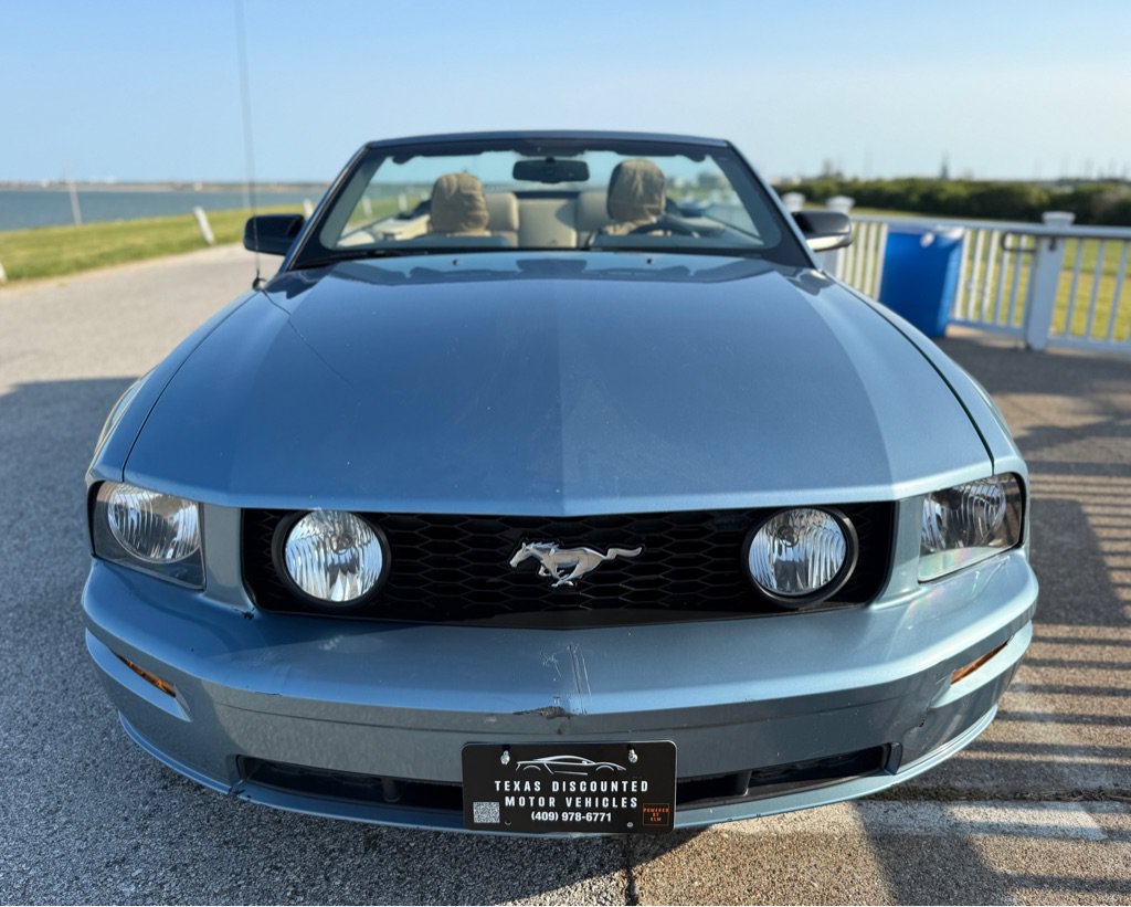 Used 2006 Ford Mustang GT RWD image 2