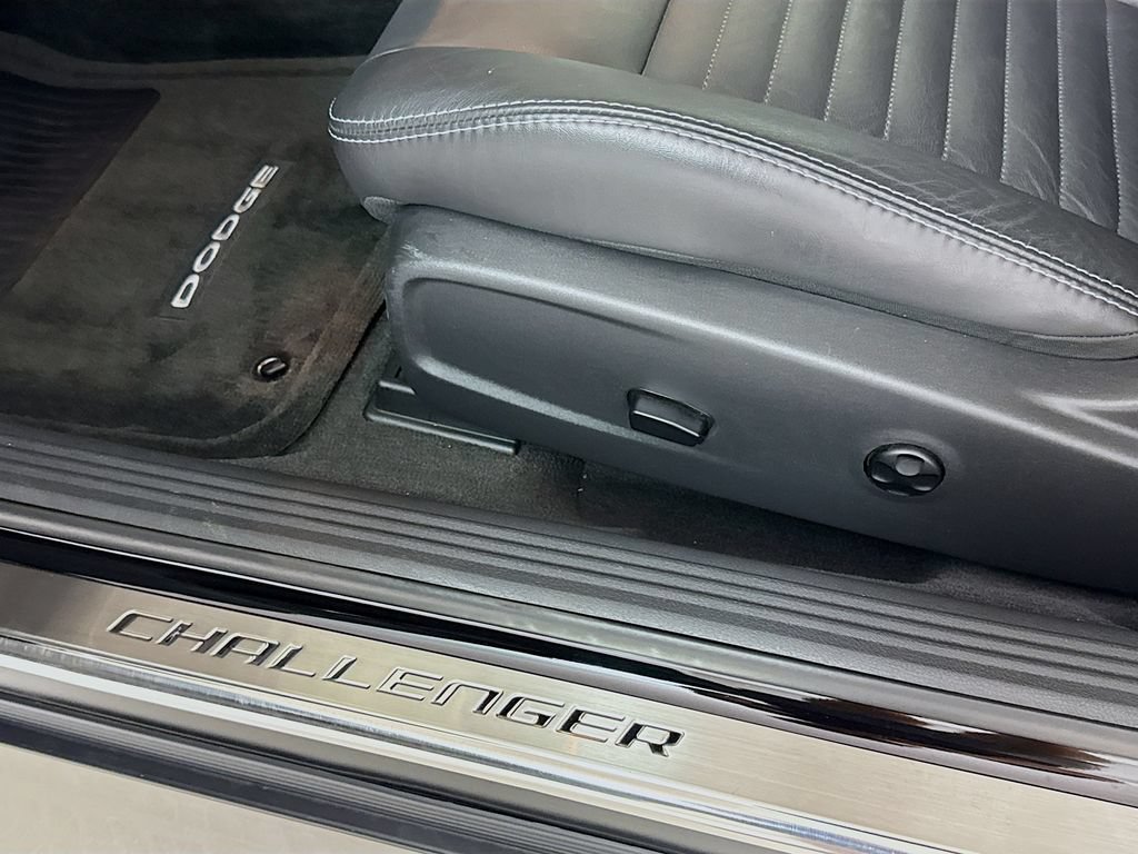 Used 2012 Dodge Challenger R/T RWD image 18