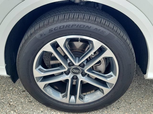 Certified 2025 Audi Q5 Premium w/ Convenience Package AWD/4WD image 9