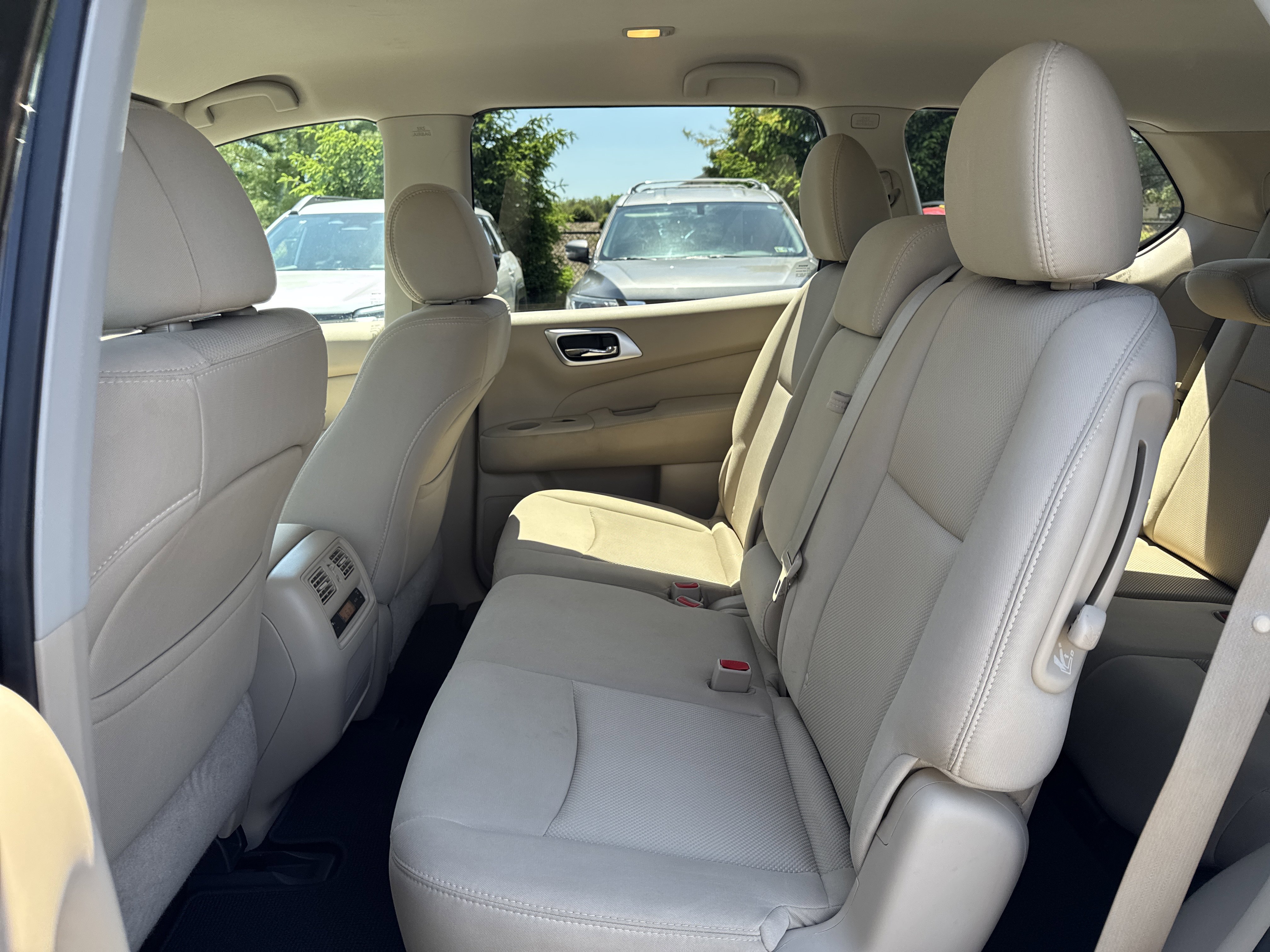 Used 2017 Nissan Pathfinder SV AWD/4WD image 19