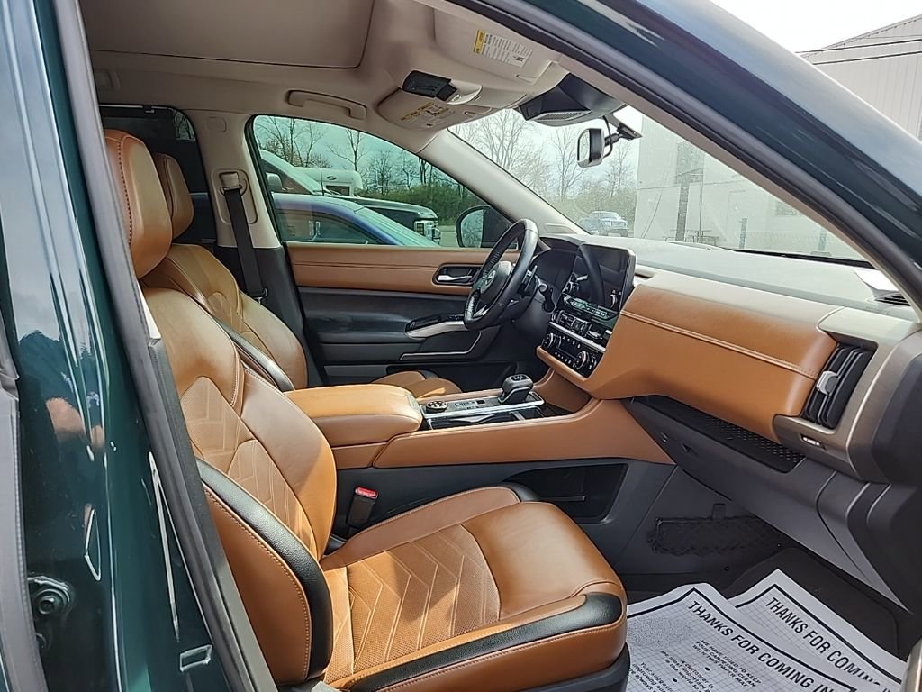 Used 2022 Nissan Pathfinder Platinum w/ Cargo Package image 8