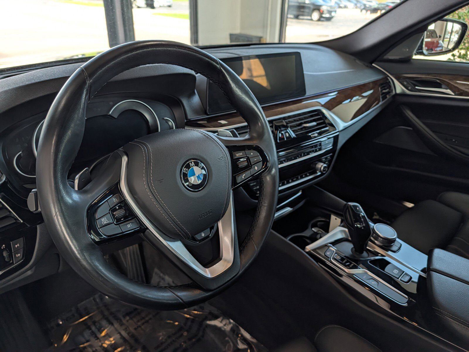 Used 2018 BMW 530e xDrive w/ Premium Package 2 image 19